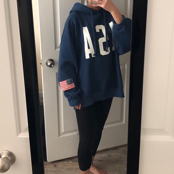 Oversized Hoodie - Picture 2 of 3